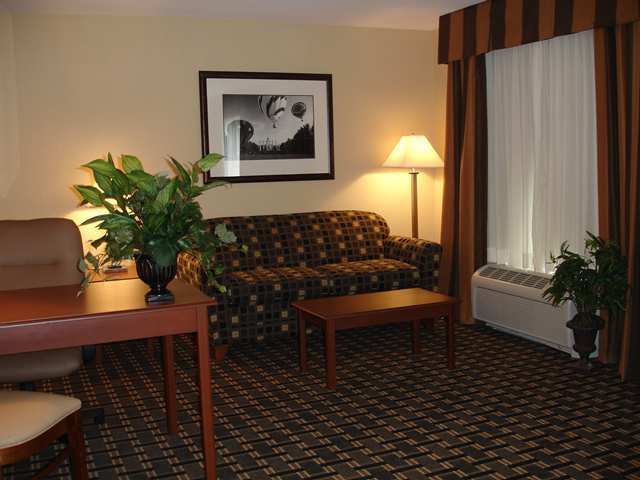 Hampton Inn & Suites Columbia At The University Of Missouri Room photo